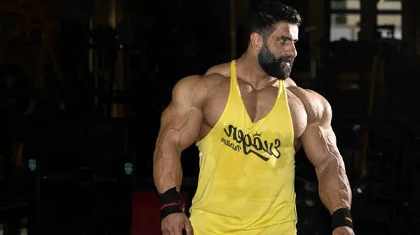 عکس/ رونمایی هادی چوپان از ماشین سنگین جذاب و گران قیمت اش!