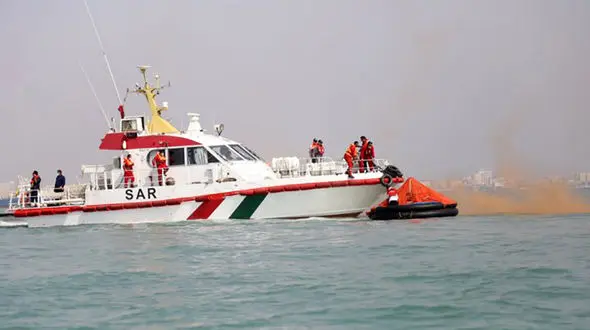 نجات جان دو گردشگر دریایی در آب های جنوب قشم