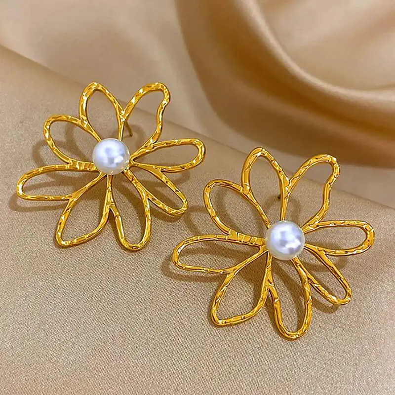گوشواره حجمی گلبرگ روز