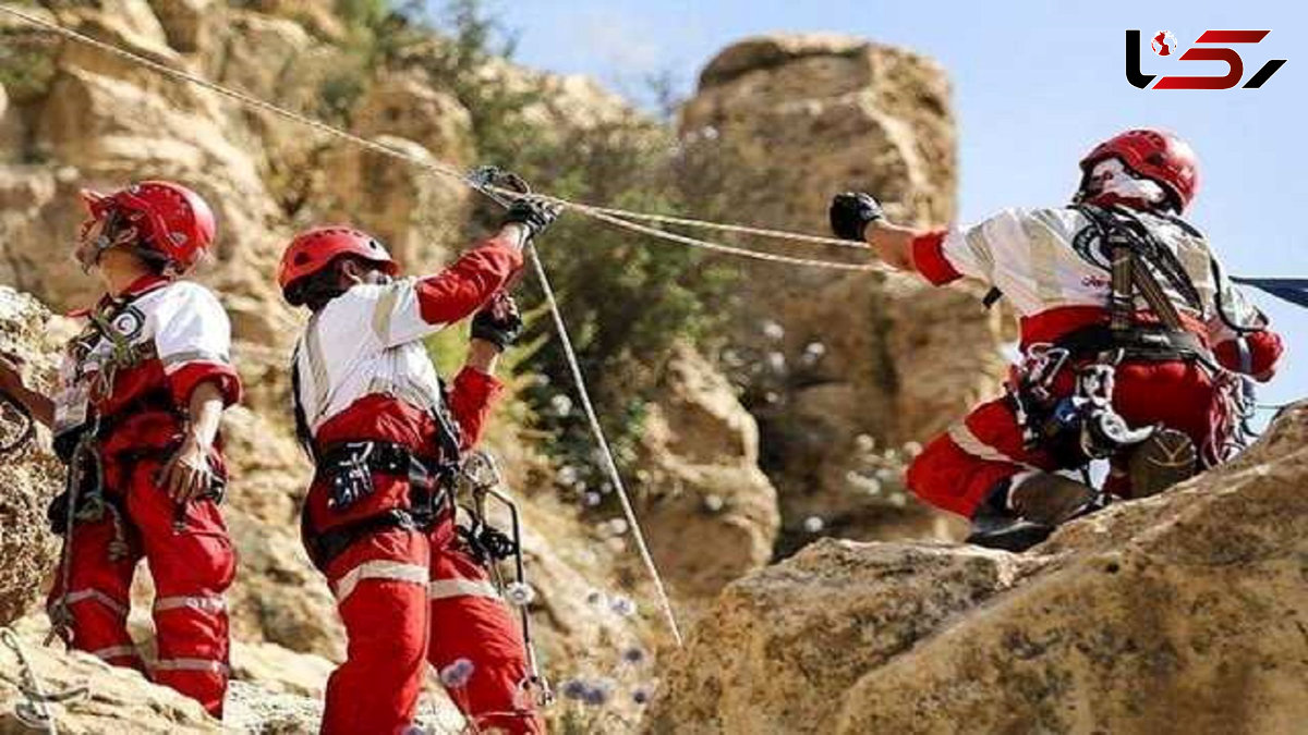 نجات کوهنورد اراکی در دیواره لجور توسط نجاتگران هلال‌احمر