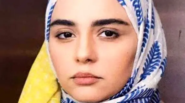 رونمایی از دکوراسیون شیک و خاص خانه مینو آذرمگین؛ زهره سریال “احضار” / تزئینات منزل خانم بازیگر با آباژورهای ایستاده