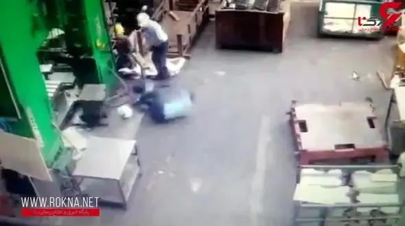 نجات معجزه آسای یک کارگر از زیر دستگاه پرس+ فیلم