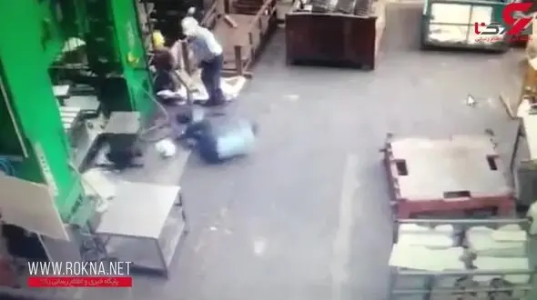 نجات معجزه آسای یک کارگر از زیر دستگاه پرس+ فیلم