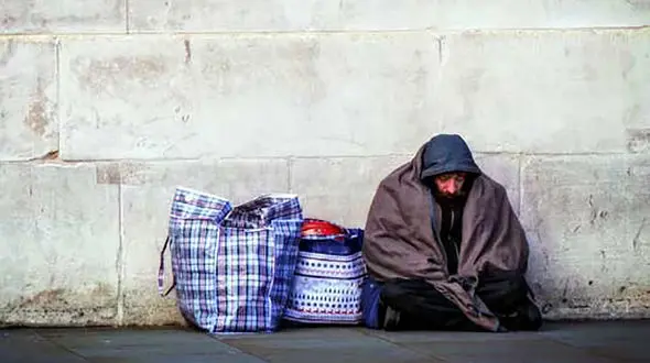 شهرداری تهران به 5 هزار نفر بی خانمان خدمات ارایه می دهد/ دستفروشی جرم نیست