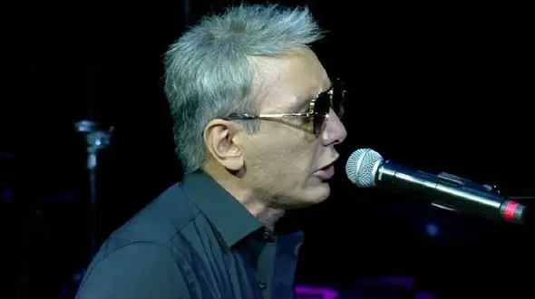 فیلم اجراى فاجعه شادمهر عقیلى در کنسرت آنتالیا / صدای همه در آمد!