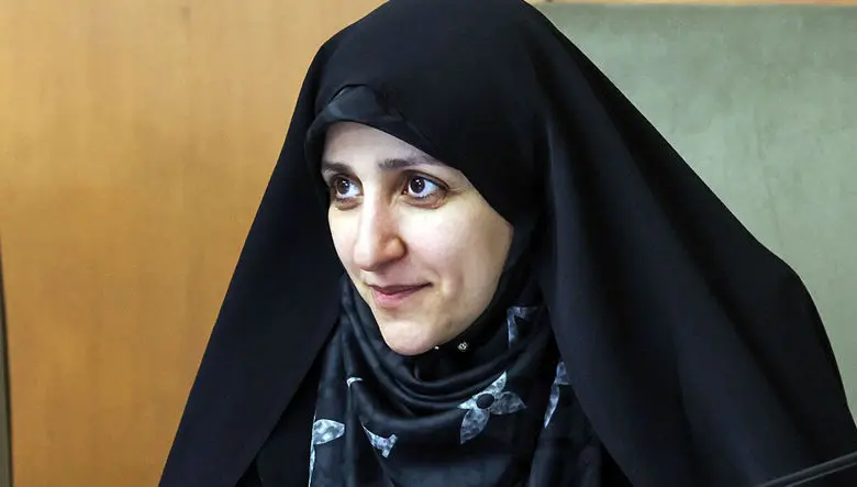 بیش از ۳۷۰۰ دهیار، ۱۶ شهردار و ۱۰۰۰ قاضی زن در ایران فعال‌ اند