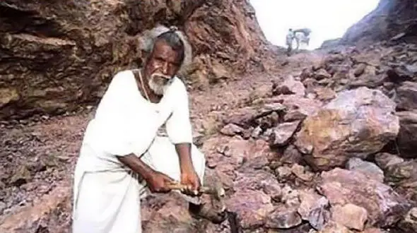 اقدام زیبای مرد هندی پس از فوت همسرش + عکس