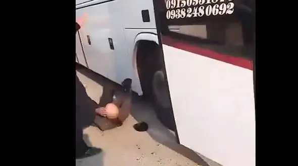 برخورد هولناک اتوبس با پیرمرد ۸۰ ساله / در اتوبوس را باز گذاشته بود