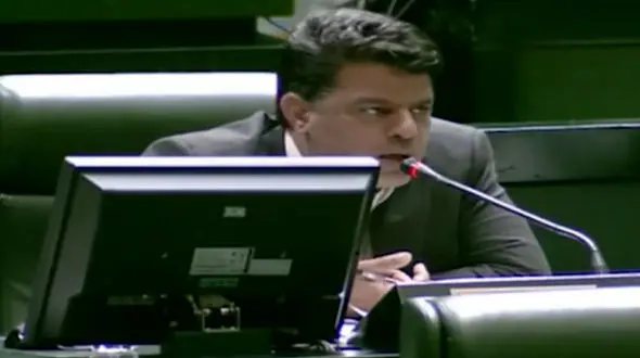 یزدیان به صورت مشروط از توضیحات وزیر نیرو قانع شد