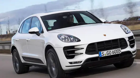 شرکت در مزایده خودروهای خارجی گمرک تمدید شد