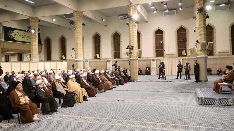  حضرت آیت‌الله خامنه‌ای رهبر انقلاب در دیدار دست‌اندرکاران برگزاری کنگره بین‌المللی علامه طباطبایی: