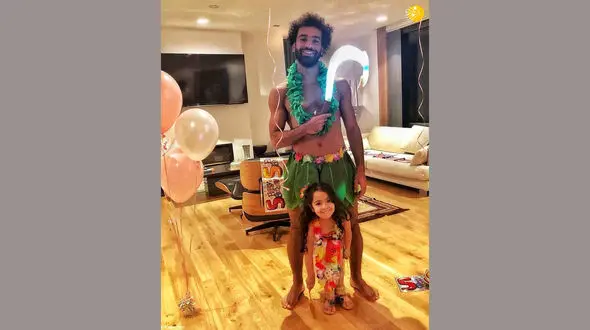 پوشش عجیب محمد صلاح در جشن تولد دخترش+ عکس