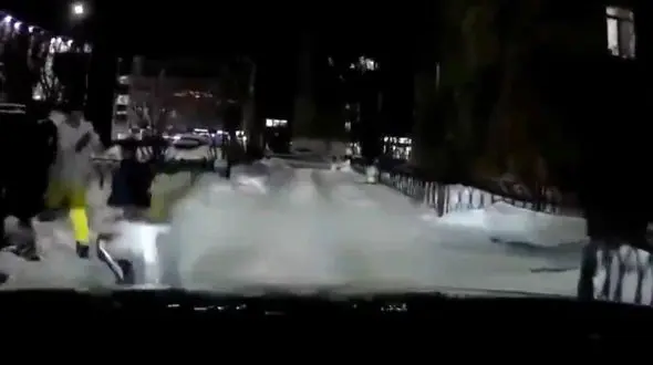 فیلم دلهره آور از شوخی هولناک دوست در خیابان / ببینید