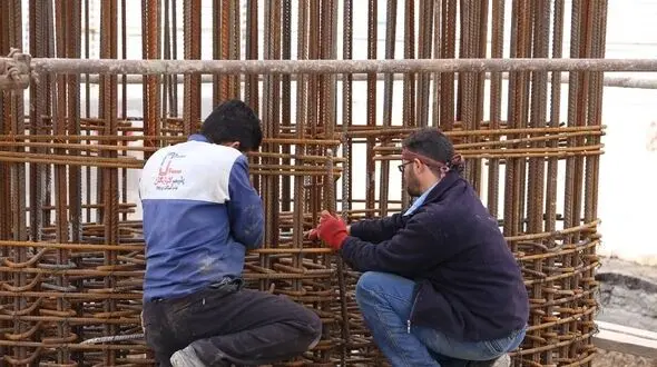 اینجا کارگران مشغول کارند/ پروژه میدان سپاه کرمانشاه از پشت حصار + عکس و جزئیات