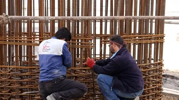 اینجا کارگران مشغول کارند/ پروژه میدان سپاه کرمانشاه از پشت حصار + عکس و جزئیات