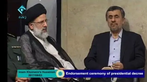 احمدی نژاد چرا در مراسم تنفیذ جایش را عوض کرد ؟