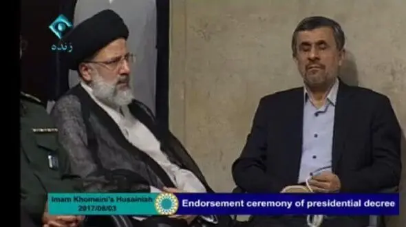 احمدی نژاد چرا در مراسم تنفیذ جایش را عوض کرد ؟