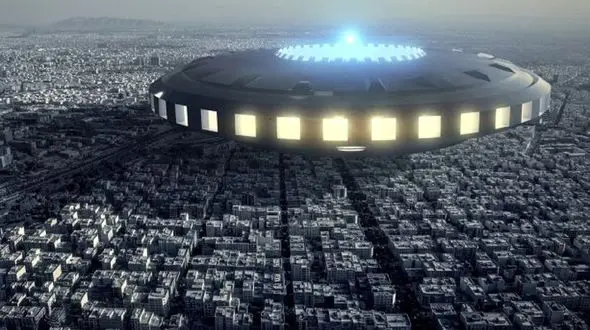 فیلم پرواز بشقاب پرنده در آسمان / کوهنورد کلمبیایی شوکه شد
