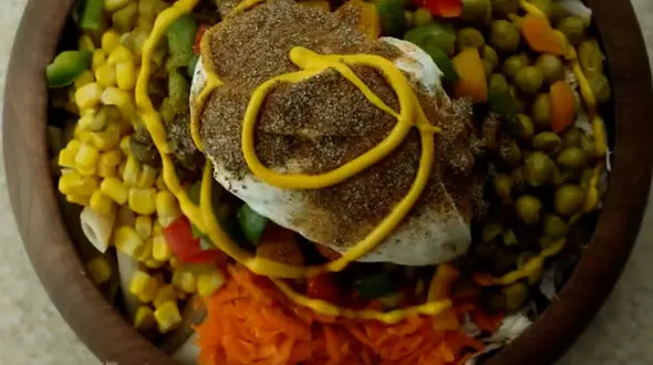 طرز تهیه سالاد ماکارونی فیتنسی بدون مایونز / فیلم