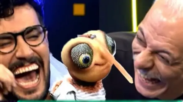 فیلم/ کاظم سیاحی: تیکه بده بزنیم پشه هیچ وقت تیکه کلام خودم نشد ولی تیکه کلام خیلی‌ها شد، خیلی کار راه انداز بود ... /  مخصوصا برای بچه‌های شهرک غرب و اینا...