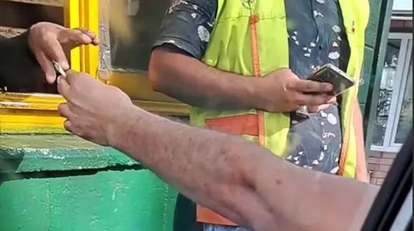 دریافت کرایه پارکینگ در میادین تره بار شهرداری؛ مصوبه دارد اما رضایت مردم را ندارد + فیلم