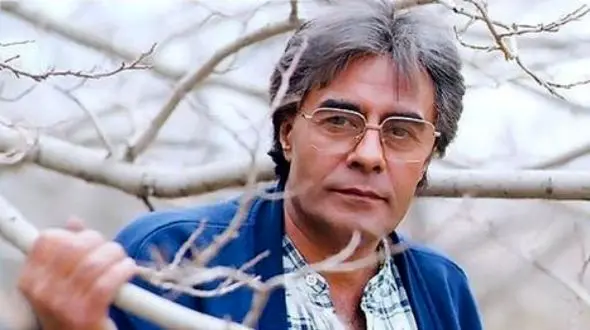 تصویری نایاب از خسرو شکیبایی در جوانی؛ در میدان آزادی!