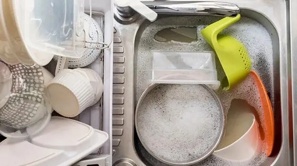 نقاط کثیف خانه را بشناسید/وجود 362 گونه باکتری روی اسفنج آشپزخانه 