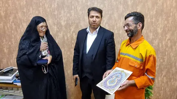  فیلم تحسین برانگیز / این پاکبان طلای میلیونی را به صاحبش رساند ! / به افتخارش باید ایستاد !