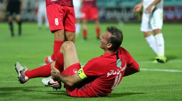 ناراحتی پرسپولیسی‌ها از برنامه لیگ برتر/ حسینی آسیب پذیر شد + فیلم