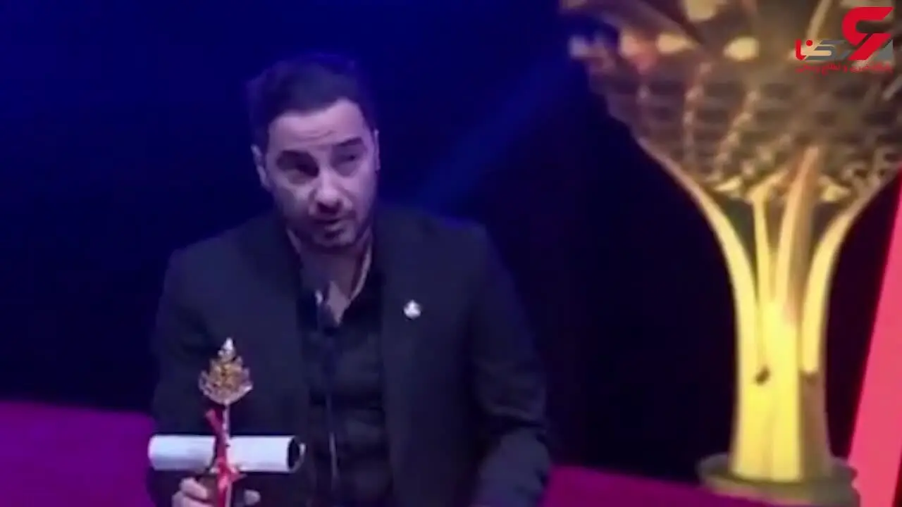 کُردی حرف زدن «نوید محمدزاده» لحظه دریافت جایزه بهترین بازیگر جشنواره سلیمانیه+فیلم