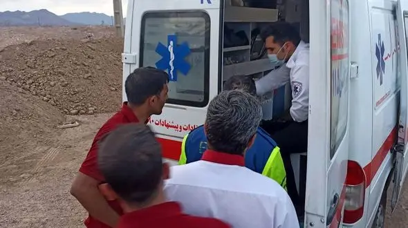 تلاش برای نجات مرد 37 ساله از مکانی صعب العبور