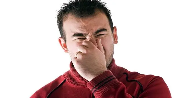 مدفوع بیش از حد بدبو نشانه چیست؟ + پیشگیری و درمان