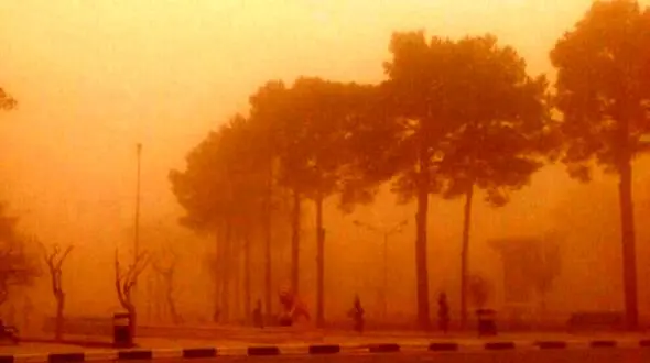 ورود گرد و غبار شدید به شهر ایلام؛ ستاد بحران تشکیل جلسه داد