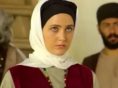 بازیگر مشترک سریال های محبوب سوجان و مهیار عیار کیست؟ + عکس و بیوگرافی خانم بازیگر