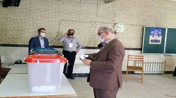 سعید نمکی در انتخابات 1400 شرکت کرد / او در دبیرستان فرزانگان رای داد