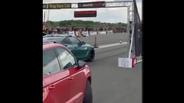 برخورد یک خودرو در مسابقات رالی با تماشاچیان + فیلم 