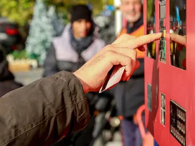 روایت کف خیابان از گرانی بنزین /  بنزین گران شد، سفره مردم کوچک تر! + فیلم