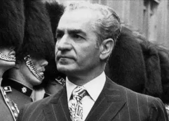 فیلم / خاطره‌ شنیدنی امام خمینی :اگر شاه به مردم خدمت می کرد شما هم باید پشت سرش می ایستادید.