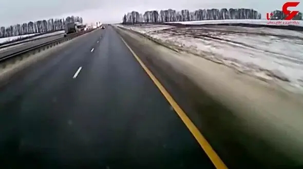 حادثه وحشتناکی که راننده تریلی در بزرگراه ایجاد کرد + فیلم