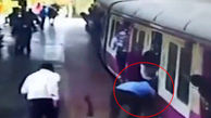 ببینید / فیلم دلهره آور از نجات کودک از زیر قطار مترو 