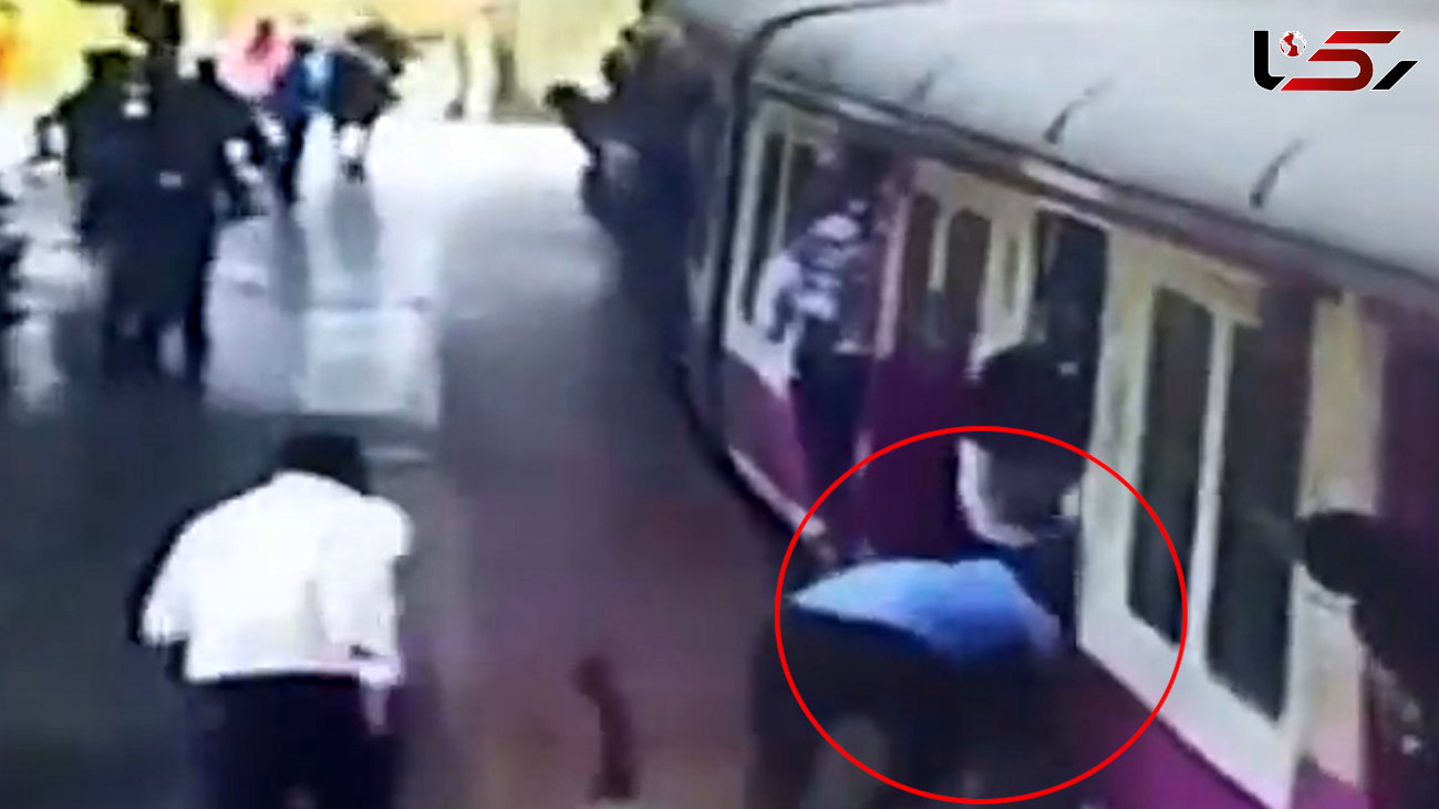 ببینید / فیلم دلهره آور از نجات کودک از زیر قطار مترو 