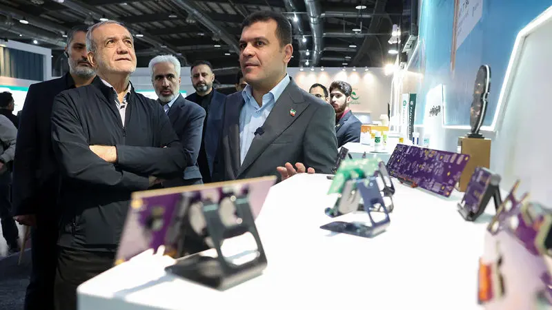 بازدید دکتر پزشکیان از شانزدهمین نمایشگاه بین‌المللی فناوری نانو و نخستین نمایشگاه فناوری‌های روزآمد