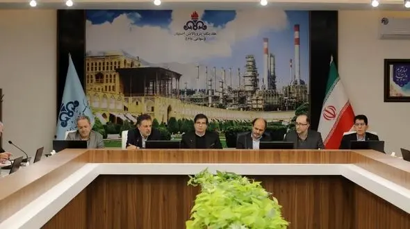 توسعه پایدار و بدون آلایندگی هدف پتروپالایش اصفهان است/ آلایندگی 60 تن گوگرد مازوت سوزی نیروگاه بیشتر است یا سهم 0.02 درصدی پالایشگاه! 