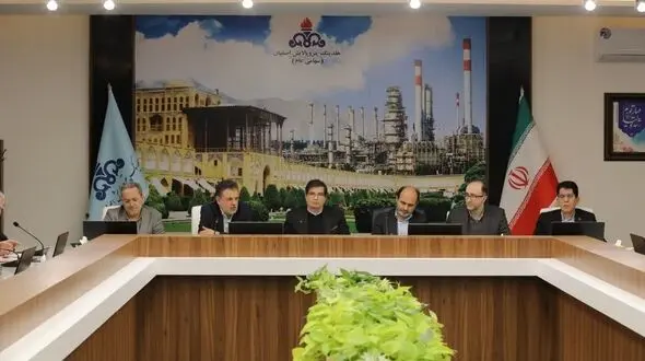 توسعه پایدار و بدون آلایندگی هدف پتروپالایش اصفهان است/ آلایندگی 60 تن گوگرد مازوت سوزی نیروگاه بیشتر است یا سهم 0.02 درصدی پالایشگاه! 