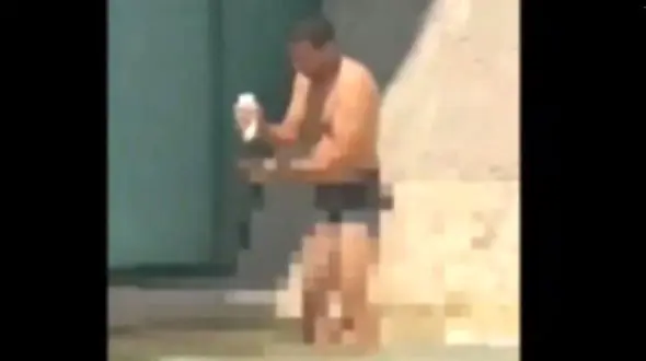 اقدام عجیب یک گردشگر خارجی؛ حمام وسط فرودگاه رم!