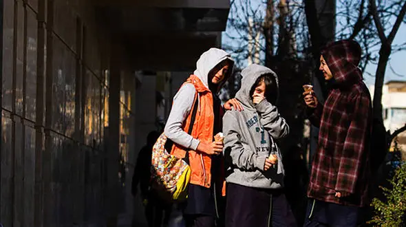 استاد دانشگاه تهران: نوجوانان ما احمق هستند ! / معلم و روانشناس: سخنان این استاد دانشگاه نشان دهنده خشم نهفته و بدبینی فرهنگی به تحولات نسلی است