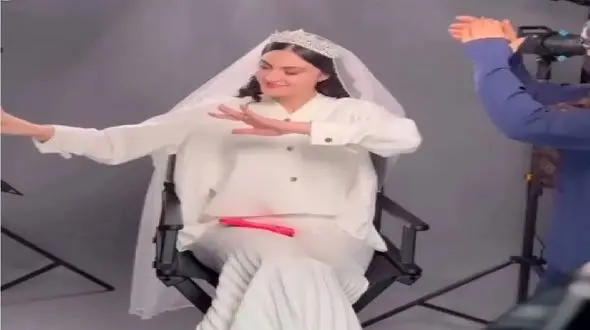 فیلم آواز و رقص آذری مریم مومن تو ی آرایشگاه عروس / حسابی تمرین کرد ...