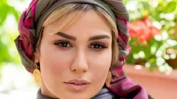 زیبایی خیره کننده رز رضوی آذر معمای شاه در ۴۲ سالگی اش / خانم بازیگر مثل قالی کرمون میمونه