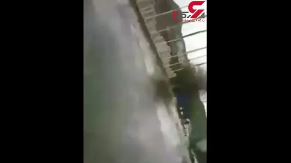 فیلم وحشتناک از خالی شدن زیرپای مردم در دره شهر / زن و مرد جیغ کشان فرار کردند 