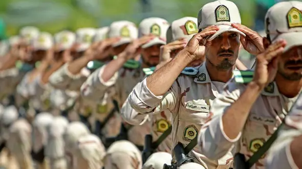 سربازان منتظر وعده افزایش چشمگیر حقوق